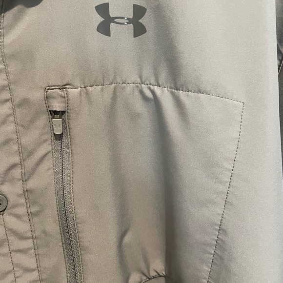 Mens Under Armour heat gear loose shirt. - Picture 2 of 12